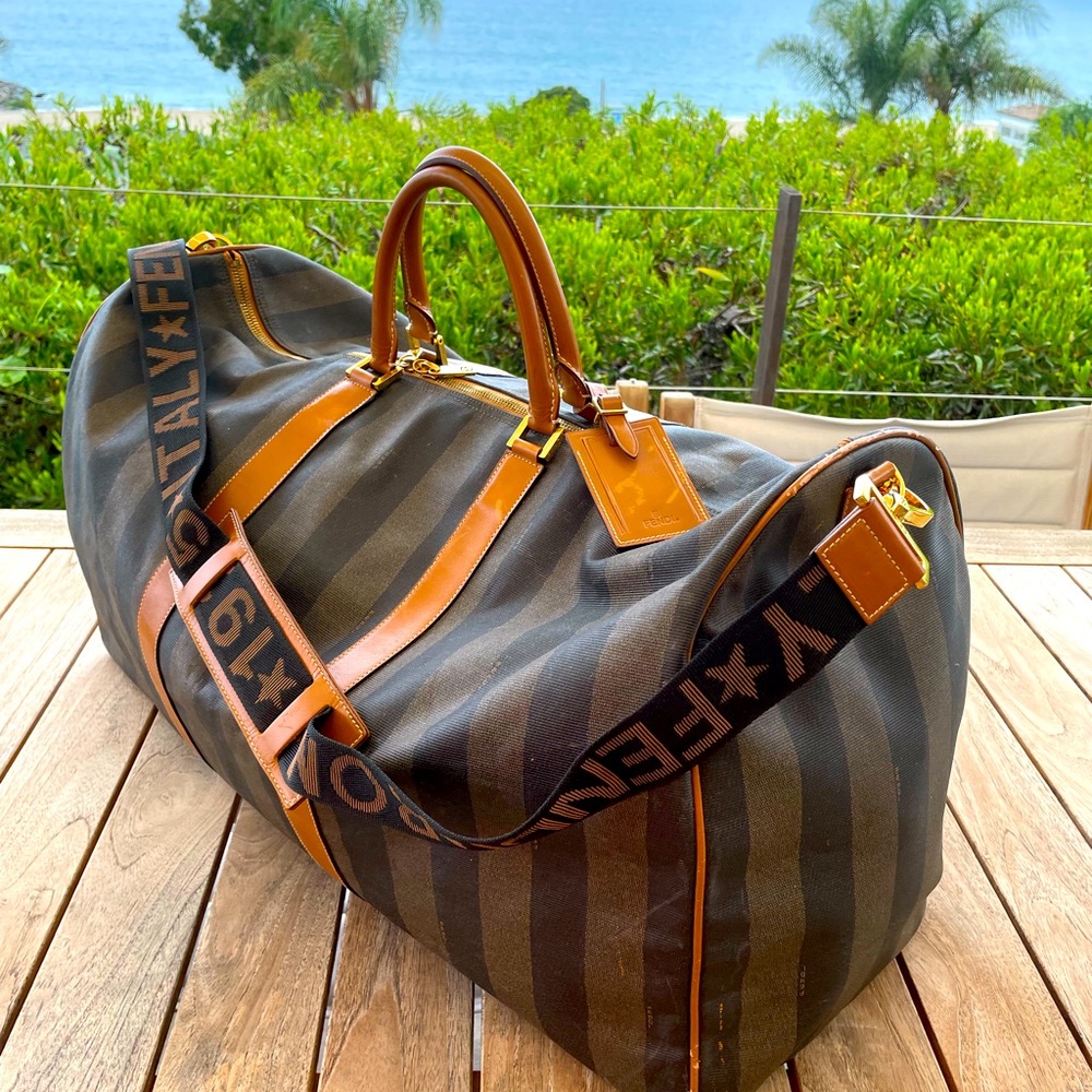 Fendi traveling bag that’s been never used. Large brown traveling bag